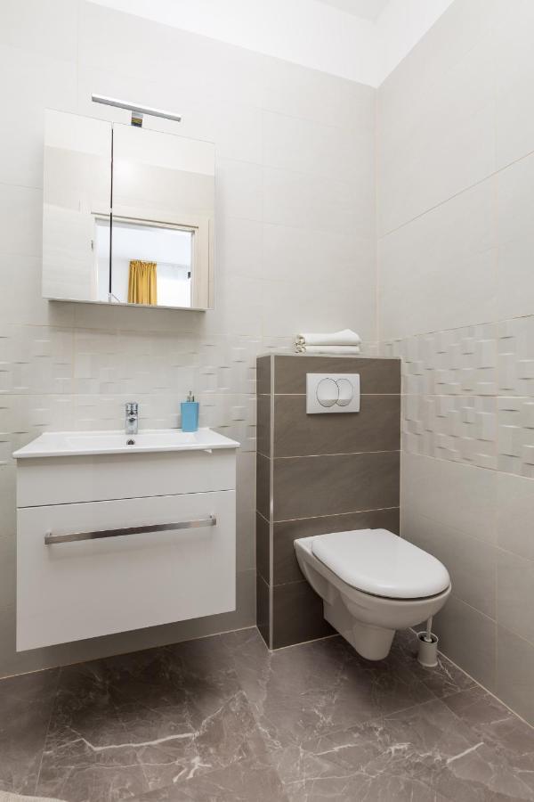Studio Apartments Fran'S 里耶卡 外观 照片
